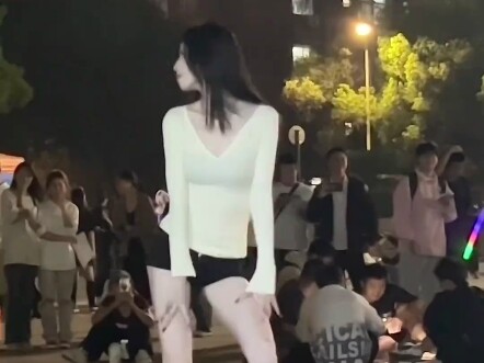 大学里就是大长腿多