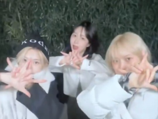 ในฤดูหนาวที่หนาวเหน็บ เต้นรำไปกับเพลงคริสต์มาสจีนเพื่อความอบอุ่นใจ! 241210 อัปเดต TikTok Funky Glitt