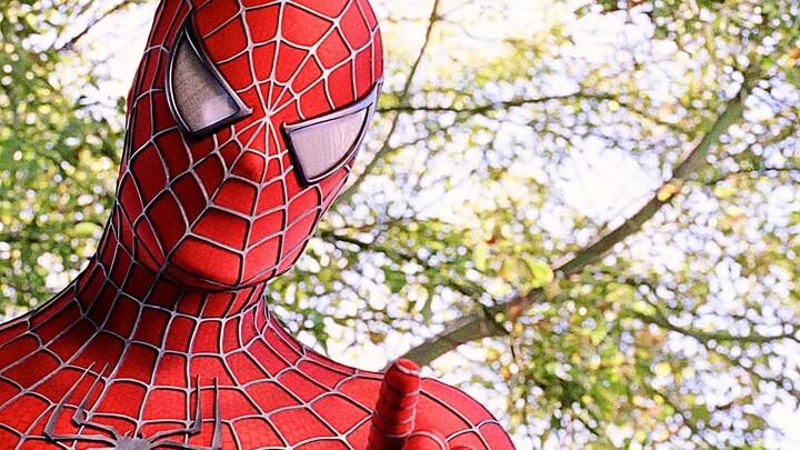 Spider-Man delivers food!