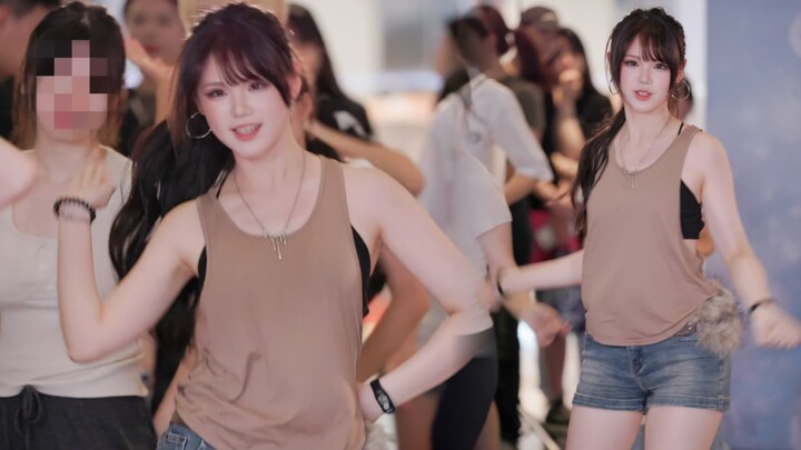 OMG~ Your ponytail swings right into my heart~ OMG~ NEW JEANS