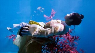We dragged the "Poet Immortal" of the Tang Dynasty into the water, and we drank and wrote poetry und