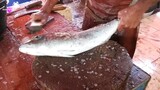 Amazing skills of cutting fish