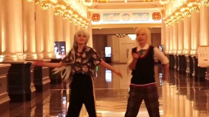 I didn't expect to see the DL Waltz in a five-star hotel!!!
