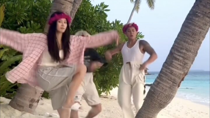 هذا الفيديو شاهده شو ييانغ خمسين مرة وضحك عليه خمسين مرة! شعر هوانغ زيتاو بالحرج لكنه نشره رغم ذلك ه