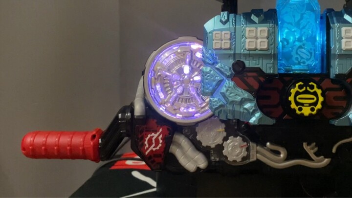 Kamen Rider Build DX Lava Dragon Gloves & DX Blizzard Gloves External Speaker Play