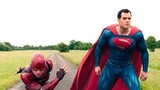 Potongan Klip "The Flash" vs Superman yang Menyelamatkan Manusia