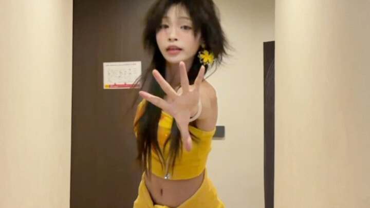 Tantangan Dansa Robot Pertama 🌷 Malam Ajaib Robot #MalamAjaibRobot #GelaranRobotBesarPertamaDiDunia 