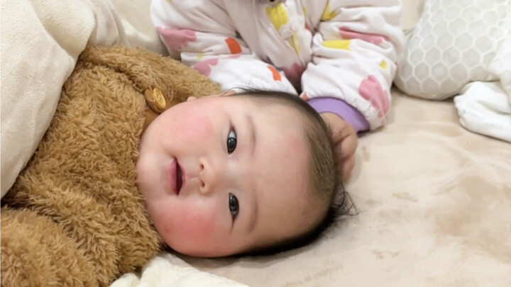 الشعر الخفيف أصلًا بات شبه معدوم بعد أن تم نتفه!