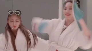 刚出道的aespa拍的小品合集