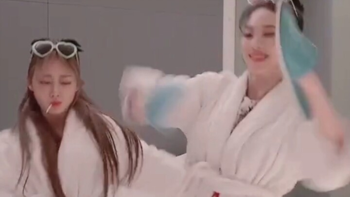 刚出道的aespa拍的小品合集