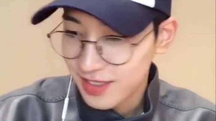 แฟนๆ: เปลี่ยนทรงผมใหม่เหรอ? แอบเป็นห่วงนะ… วอนอู: ฉันก็คือวอนอูคนเดิมไง ไม่ต้องห่วงหรอกฮ่าๆ /230328 