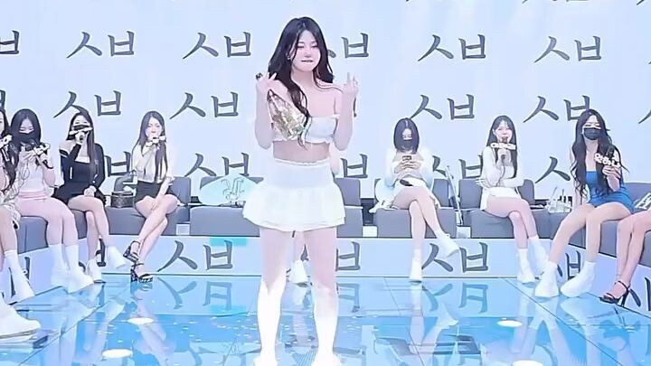 Cute and funny, where can you find such a treasure girl #fancam #korean #jinricp #kpop