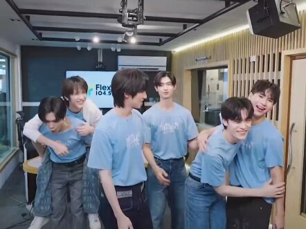 Ya ampun aku gila nih! Langit Kecil dan EXO kolaborasi impian!!!! To Mei, salju pertama dari EXO fav