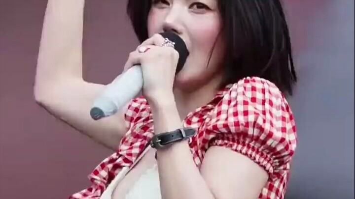 Queen Kwon, truly wealthy and generous, awesome!