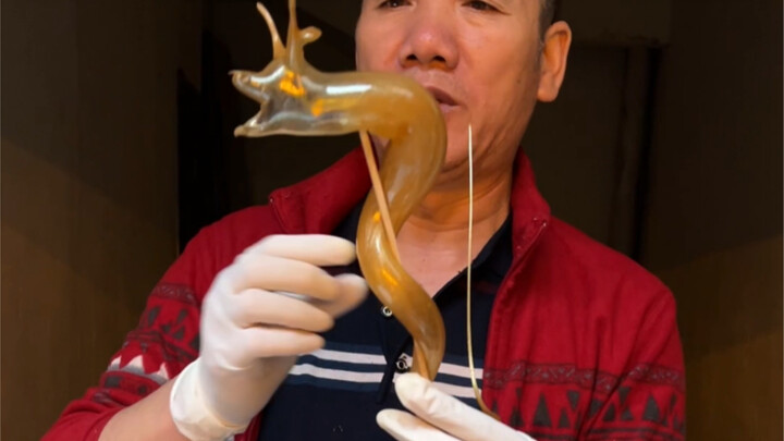 Nghề thủ công phi vật thể Trung Quốc! Thổi kẹo đường! 20 tệ một con! Tôi đã thổi được chú bê nhỏ và 