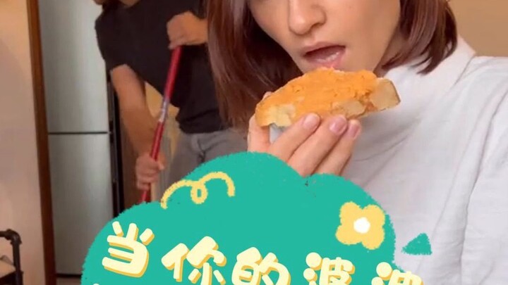 เมื่อแม่สามีของคุณมาเยี่ยมบ้าน คุณดูตื่นตระหนกไม่ต่างกันเลย