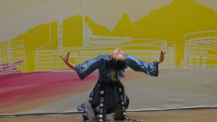 هل هناك فعلاً من يرقص رقصة «تشينغ غو» في حفل استقبال الطلاب الجدد؟