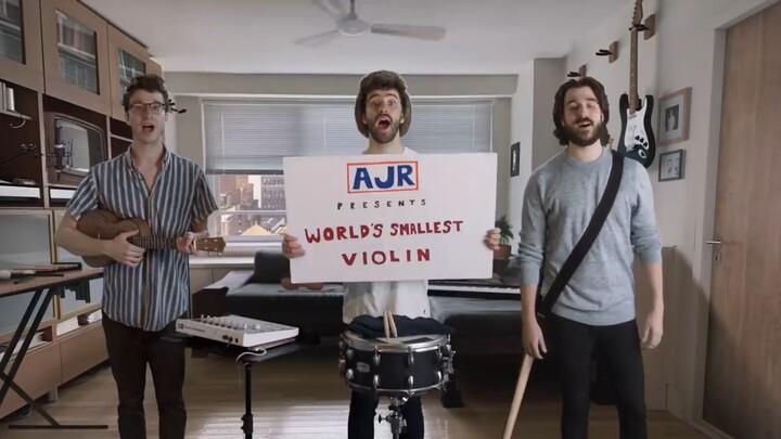 World smallest violin.                                          sumber====>AJR