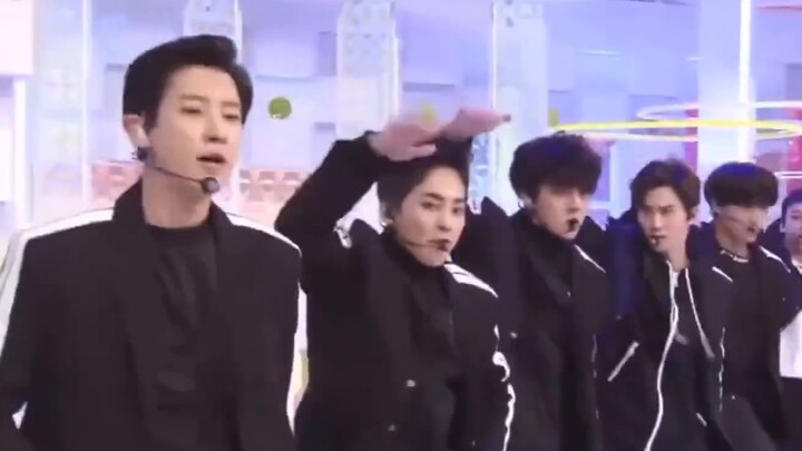 (EXO) is to watch the Electric Kiss without group COVER, all open microphone, amazing group dance, r