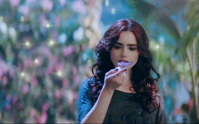 [Remix]Lily Collins is stunningly beautiful|<Sunshine in the Rain>