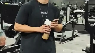 Mối quan hệ bạn tập gym kiểu này thực sự rất vi diệu!