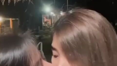 pengenn kiss.  . 😊😙