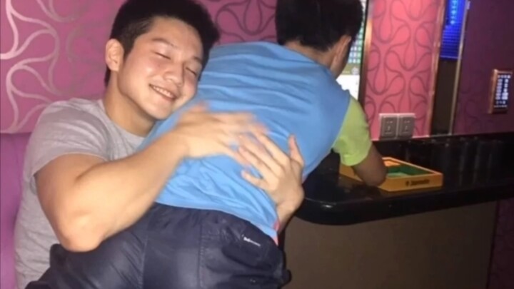 Phàn Chấn Đông miệng thì nói không chơi, nhưng cơ thể lại rất thật thà nhỉ