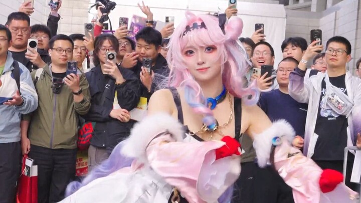 พีชผู้แสนดี ดานิยาสาวน้อยที่น่ารัก!