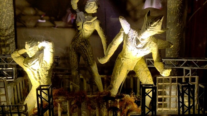 Penayangan koleksi Tiga larut malam