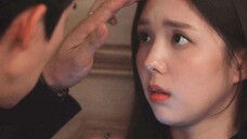 Klik di sini untuk melihat adegan di mana protagonis laki-laki mendobrak pertahanan |