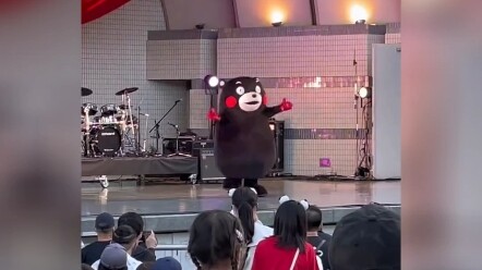 哈哈哈哈哈哈哈哈哈没想到他穿着玩偶服都能把广播体操跳得那么标准