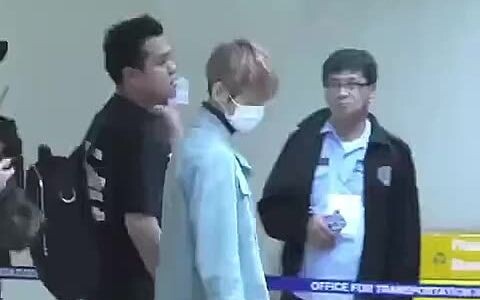 Byun Baekhyun: I feel so tired all of a sudden, I feel like falling down! Anyway, the captain is her