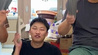 ปฏิกิริยาตอบโต้ในหอพัก เพื่อนร่วมห้องคลั่งไคล้ทันที ท่าทางไร้ความสามารถและโมโหของเขาช่างตลกเหลือเกิน