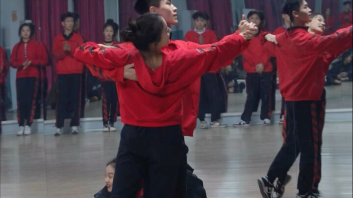 Modern dance in school uniform is so cool! The youthful style of national standard students #Huainan