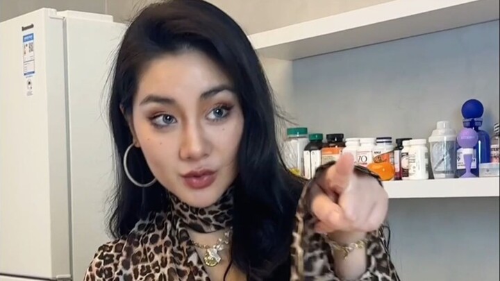 سواء كنت غنياً أم فقيراً، ابتسم وستعرف الحقيقة.