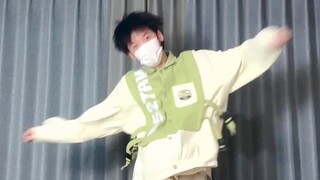 18岁，男大，不太会跳舞