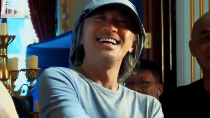 Baru kemudian saya menyadari, yang dipentaskan Stephen Chow bukanlah film; ia justru menggambarkan d