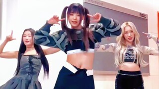 NMIXX x KARA x 各团打歌后台Love me like this挑战！