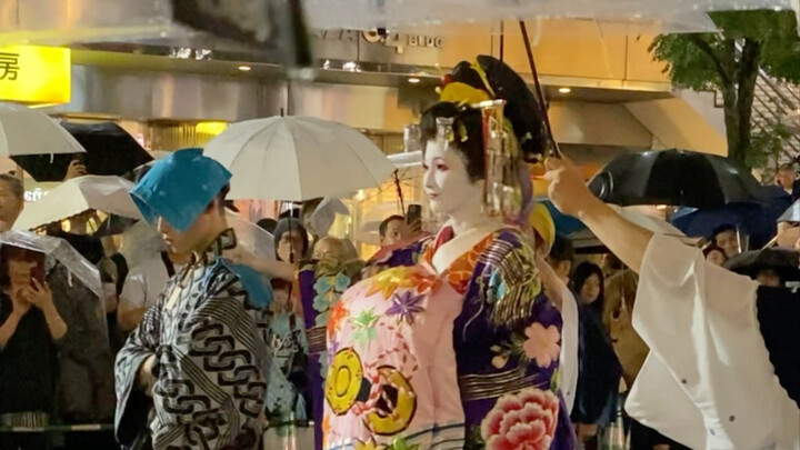 暴雨中的花魁道中也太坚强了吧