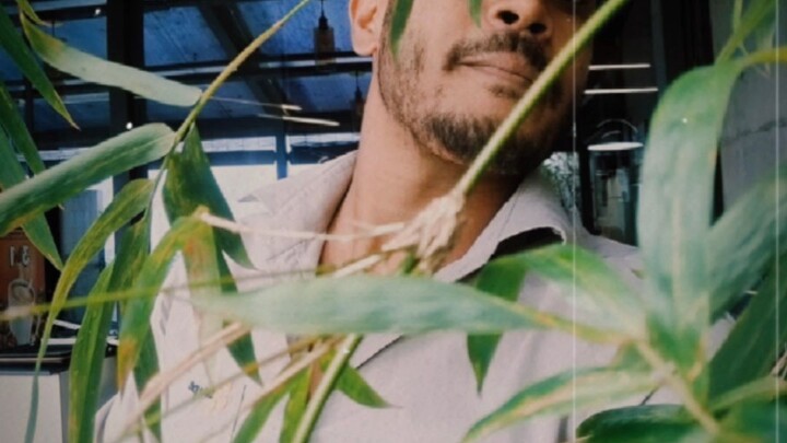 তুমি বল তুমি বৃষ্টি ভালোবাসো...🌧️কিন্তু তার তলে তুমি ছাতা নিয়ে হাঁটো..?তুমি বল তুমি সূর্য ভালোবাসো.