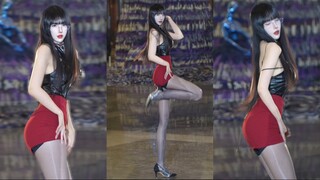 她穿着miniskirt 好像宁艺卓站在这儿
