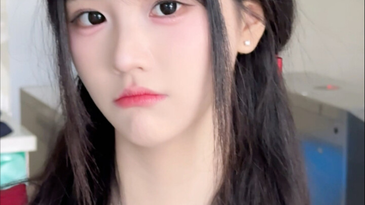 Apa yang sebaiknya dilakukan ketika seorang gadis cantik ingin menambahkan kontak Anda?