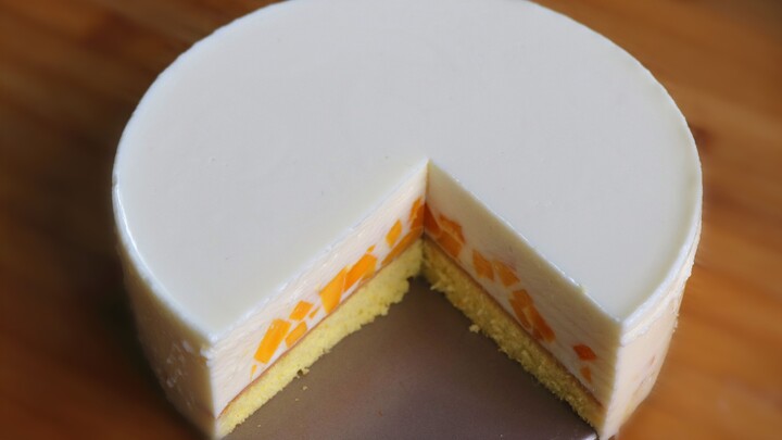 Family simplified version of milk mousse cake