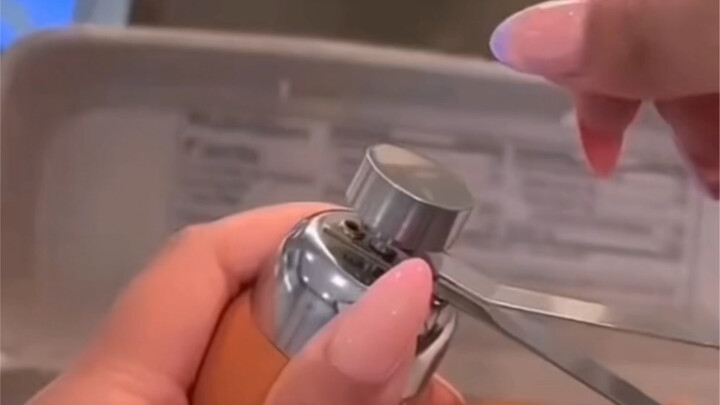 Thế giới này bị làm sao vậy? Mọi người đều mất đi đôi tay linh hoạt ư?