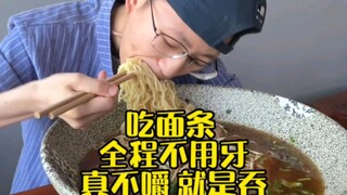Teman-teman di Chaoyang, Beijing, menantang mi daging sapi yang mangkuknya lebih besar dari kepala
