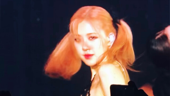 10 دقائق تعرّفك على معنى "مولود ليكون مغنيًا" – استمع إلى أداء ROSÉ الثابت والمذهل على المسرح!