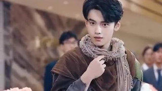 CEO cantik jatuh cinta pada pengemis,yang ternyata tuan muda Gerbang Naga