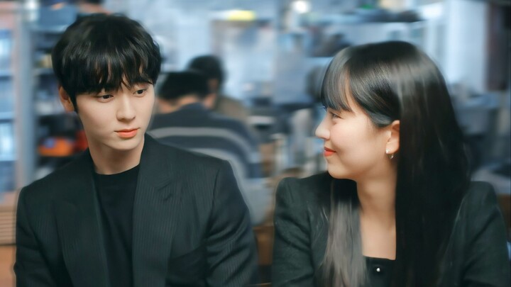 “Screenwriter, hang in there! Keep writing just like this! If you can’t handle the sweetness, it’s o