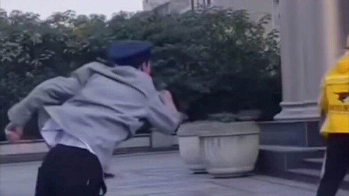 Bisa menghentikan dirimu yang masih muda, tapi tak bisa menghentikan dirimu dalam kehidupan.