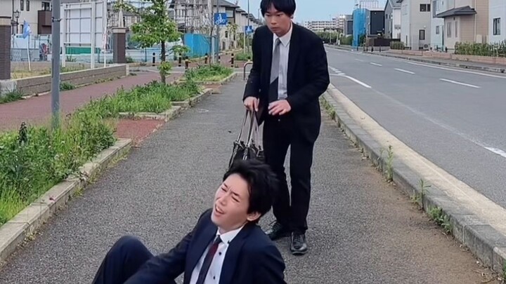 เหล่ามนุษย์เงินเดือนบนทางไปทำงาน:
